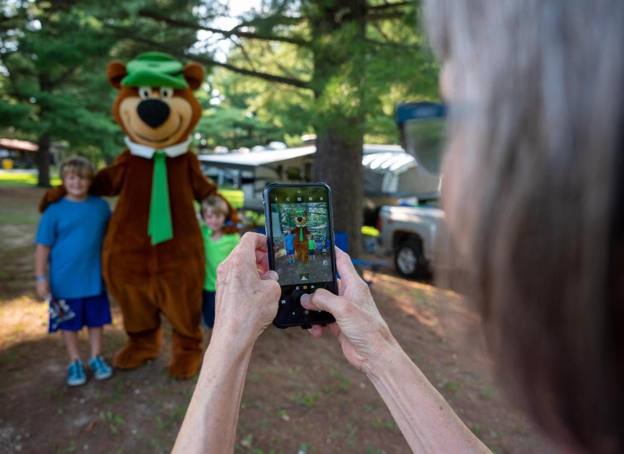 Yogi Bear's Jellystone Park Camp-resort Wisconsin Dells Lake Delton