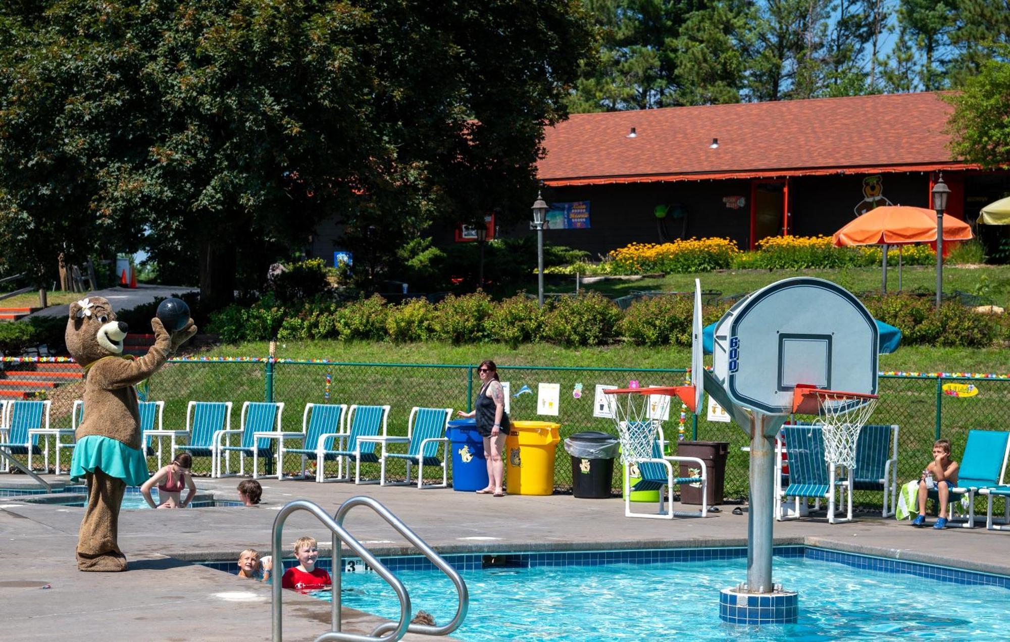 Yogi Bear's Jellystone Park Camp-resort Wisconsin Dells Camping